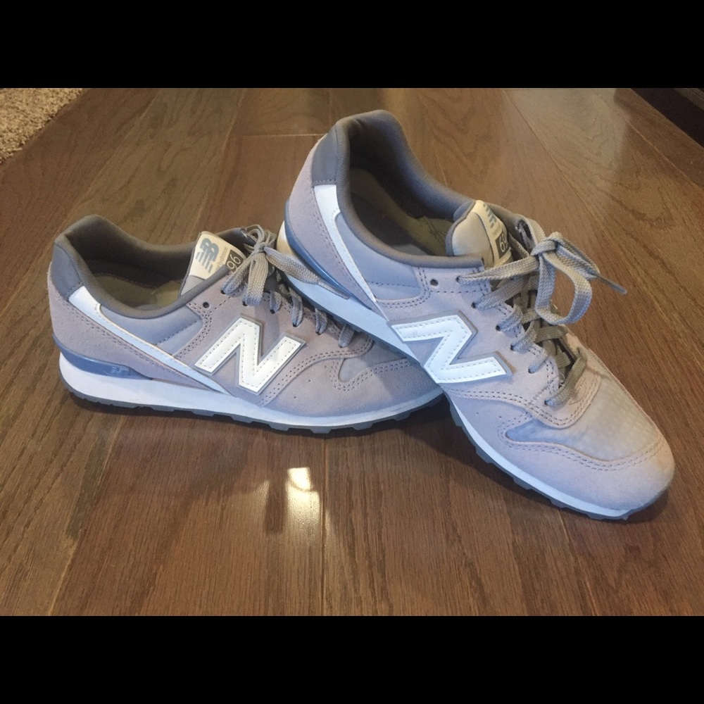 New Balance 696  light grey tennis shoes